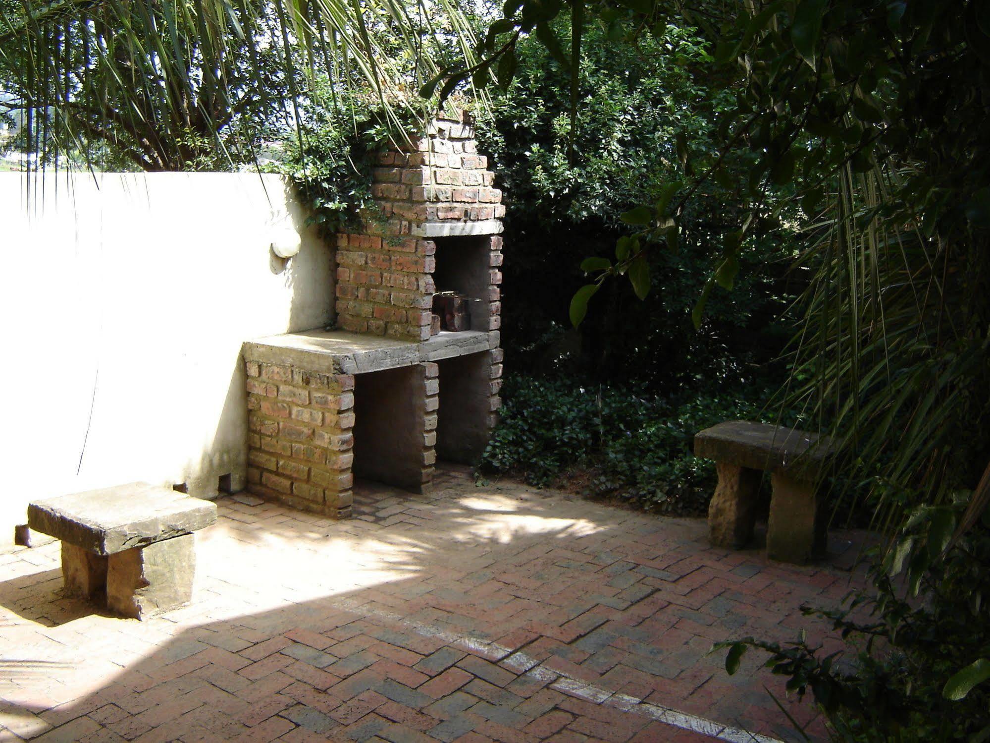 Ladybrand Guest House Exterior photo